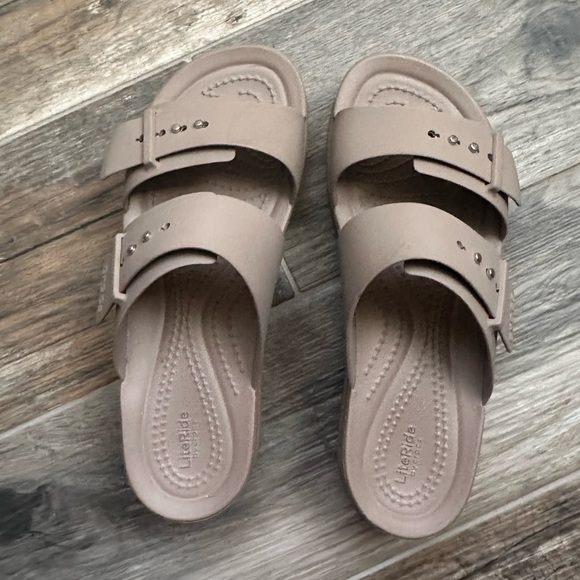 Brooklyn Buckle CROCS - Picture 1 of 8